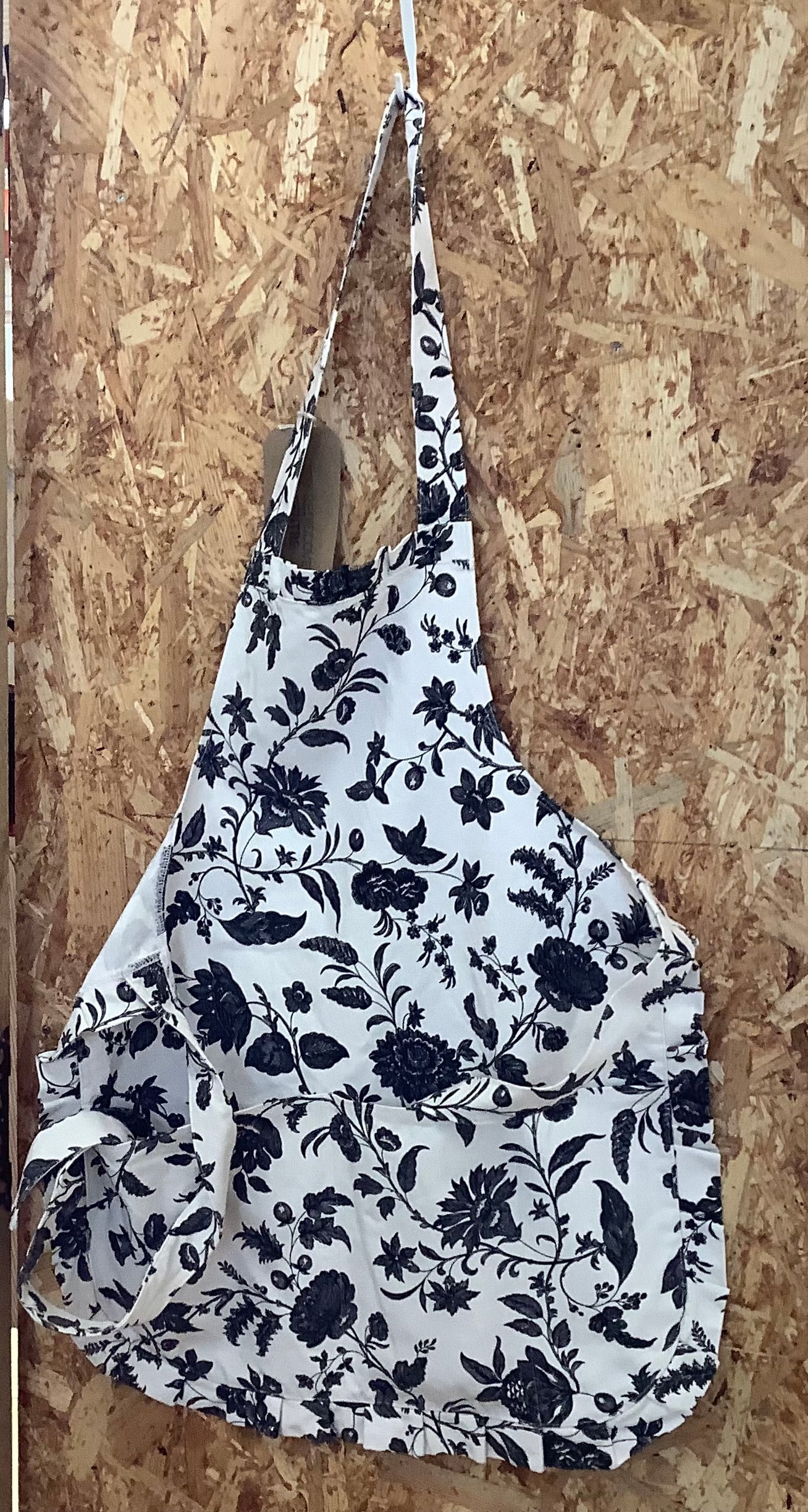 Rediscover Fashion - White and Black Floral Apron