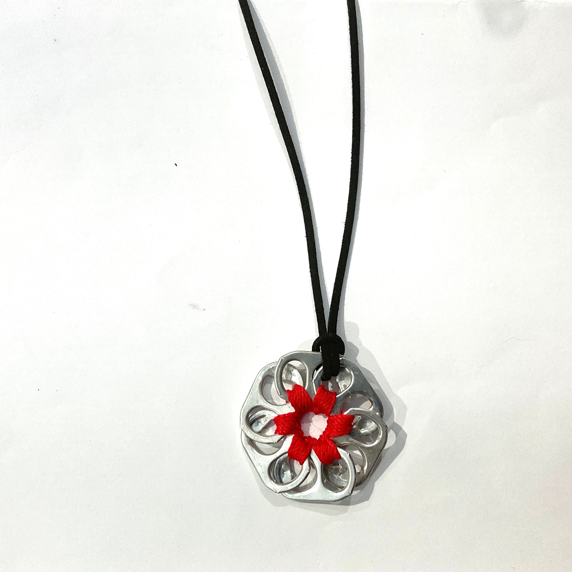 can pull necklace with red thread